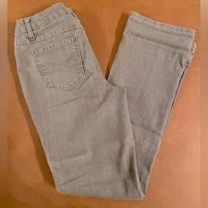 Earl Jeans straight skinny jeans in a size 6, medium grey. 31” inseam EUC 🎉HP🎉